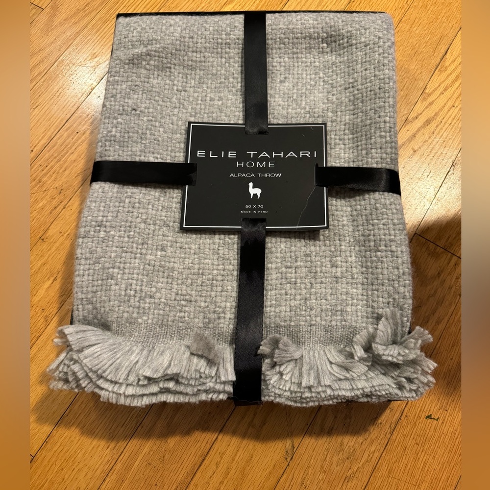 Elie Tahari Home Alpaca Throw 50x70 Made In Peru Grey NEW